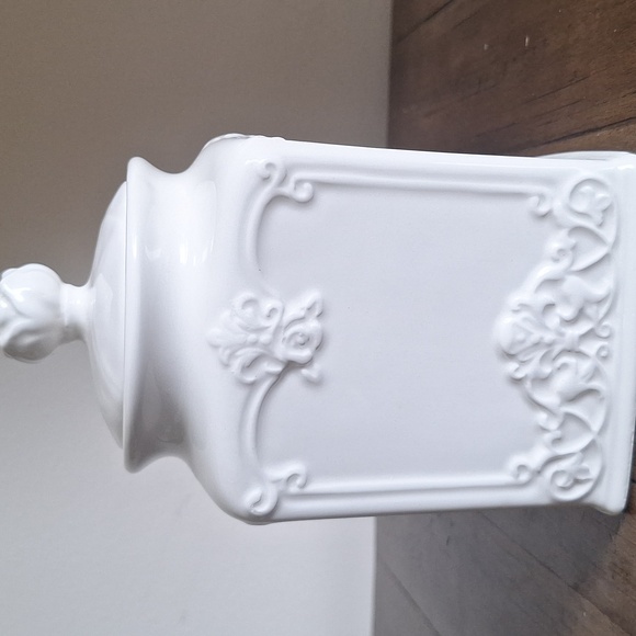 THL French Country White Ceramic Tea Canister - Picture 5 of 11